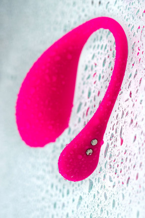 Розовое виброяйцо Lovense Lush 3 