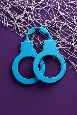 Голубые силиконовые наручники A-Toys без ключа 