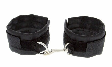 Чёрные полиуретановые наручники с карабином Beginners Wrist Restraints 