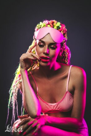 Розовая маска Shy 