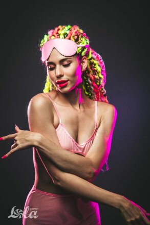 Розовая маска Shy 