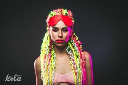 Красная маска Shy 