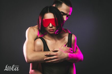Красная маска Shy 