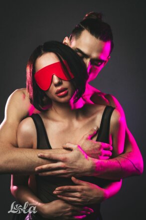 Красная маска Shy 