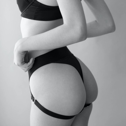 Черные трусики для насадок Heroine Lingerie Harness - size M 