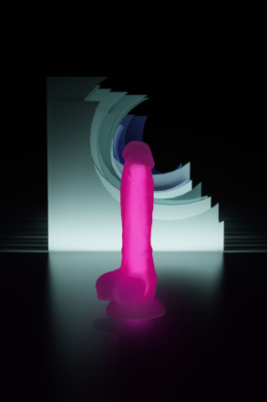Прозрачно-розовый фаллоимитатор, светящийся в темноте, Clark Glow - 22 см. 