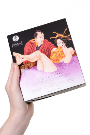 Соль для ванны Lovebath Sensual lotus, превращающая воду в гель - 650 гр. 