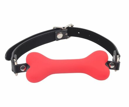 Красный силиконовый кляп-косточка на черном ремешке Doggie Bone Bit Gag 